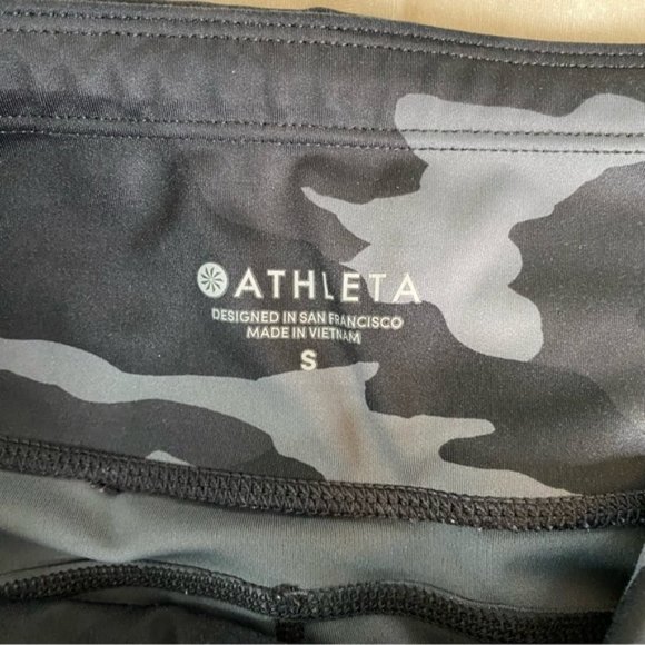 Athleta Contender 7/8 Tight in black and gray camo print with zip side pockets S - Picture 10 of 16